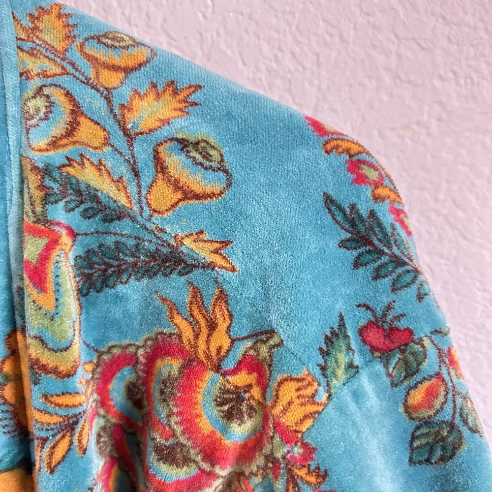 Unique Plush Robe - Picture 3 of 4